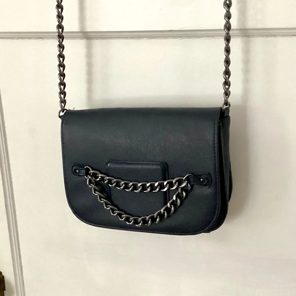 Rampage Faux Leather Gray Chain Strap Crossbody Purse gunmetal chain accents New - Picture 3 of 9